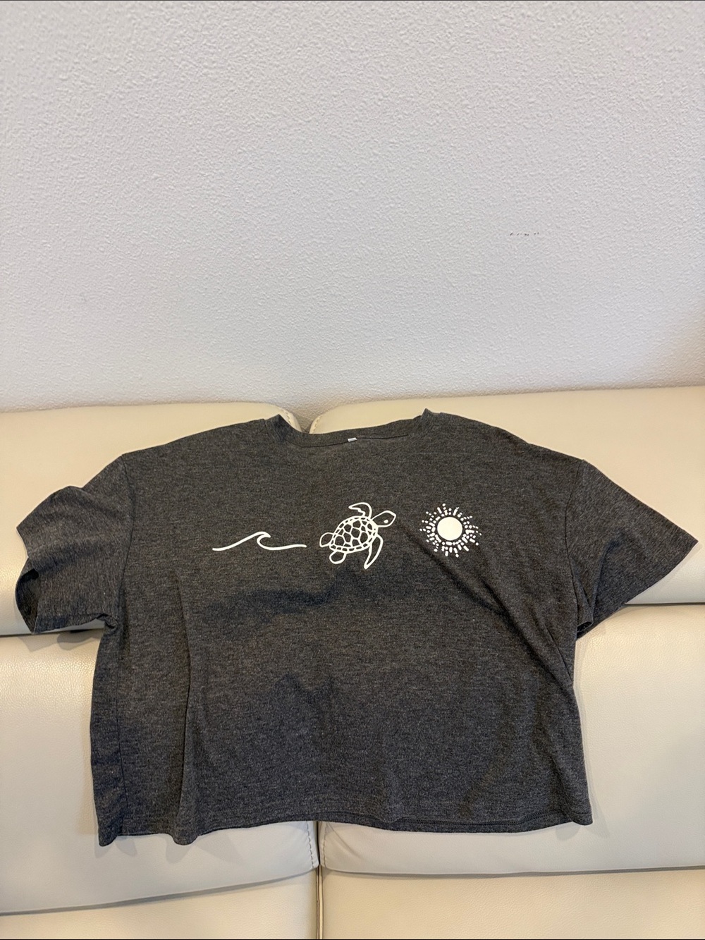 Sea Turtle Cropped Graphic T-Shirt – Charcoal Gray – Fits S/M